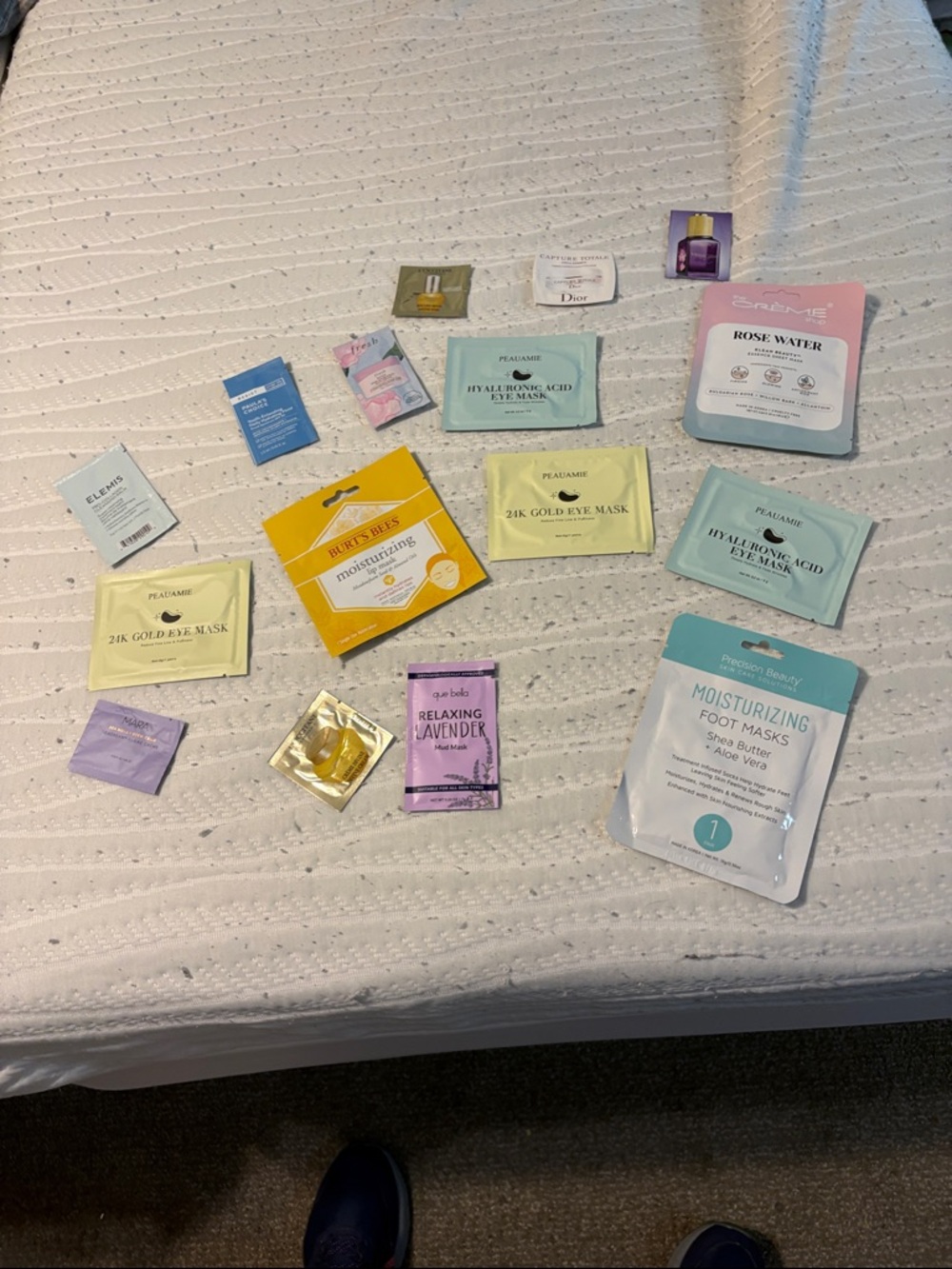 Assorted Single-Use Face, lip and Foot Masks - Mixed Colors 16 total. - Picture 15 of 16